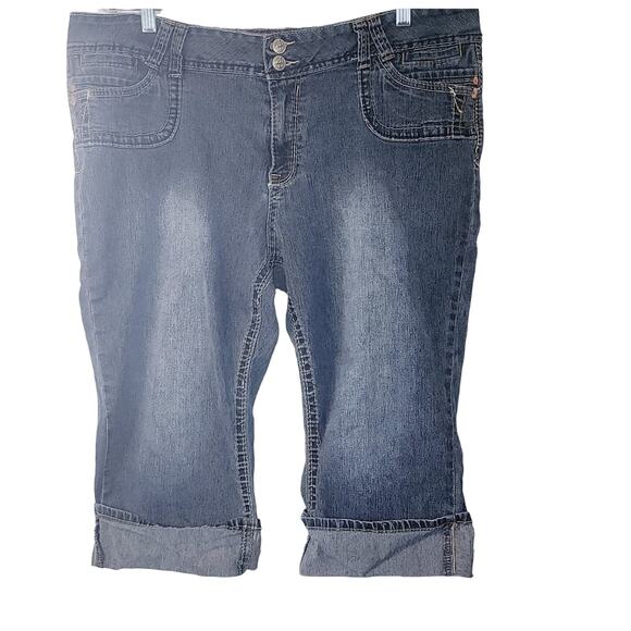 Angels Women's Cropped Capri Jeans Plus Size 16 - Picture 1 of 4